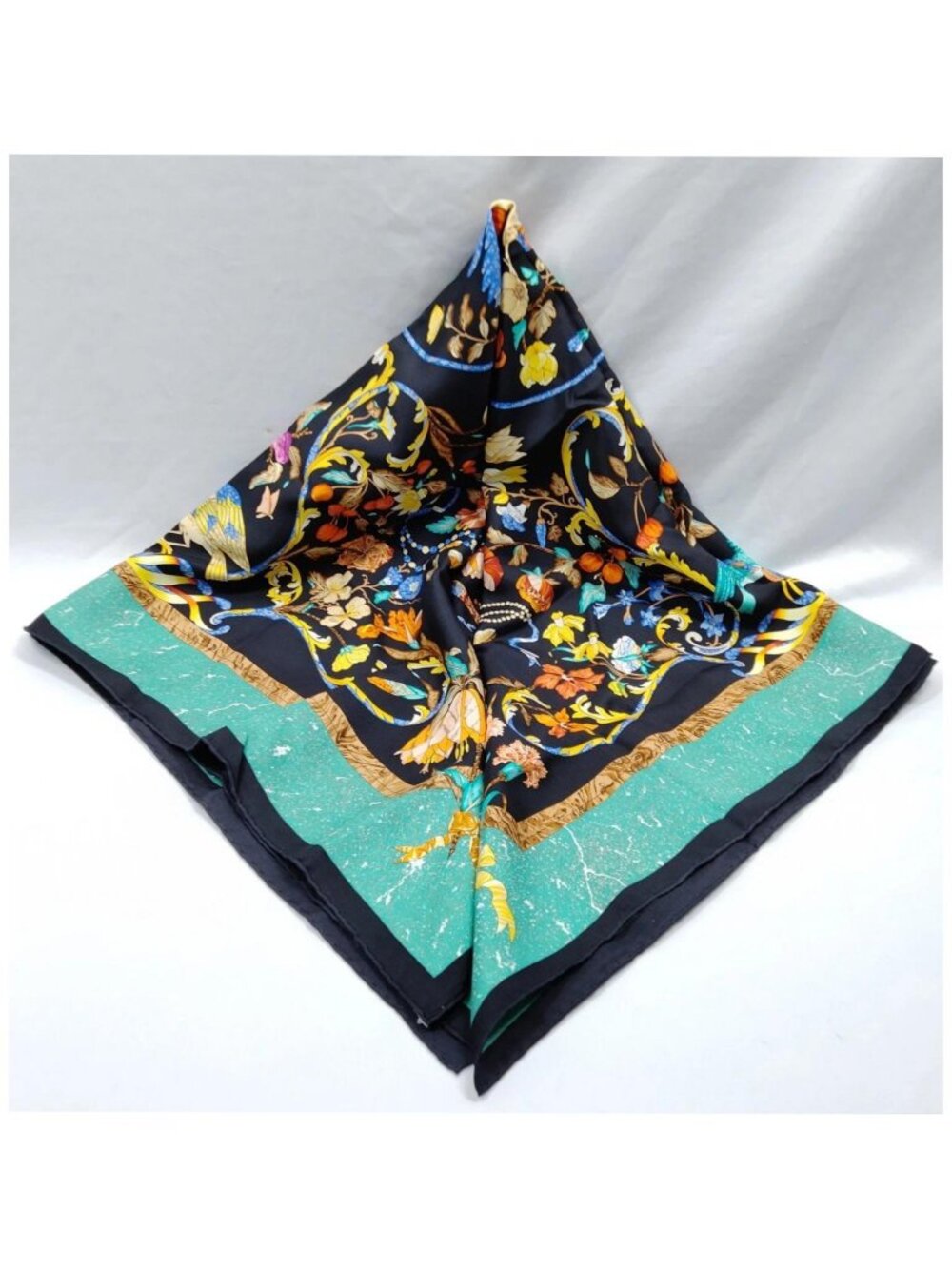 Authentic Hermès Pierres d’Orient Silk Carré 90 Scarf - Picture 3 of 10